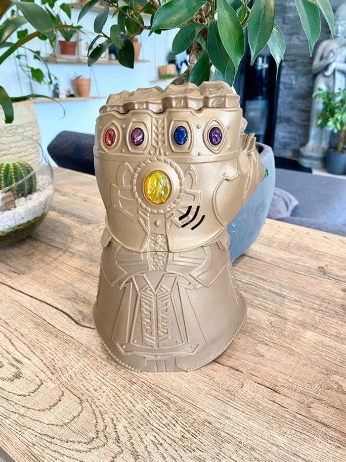 Main de Tanos Marvel pierre de l’infini