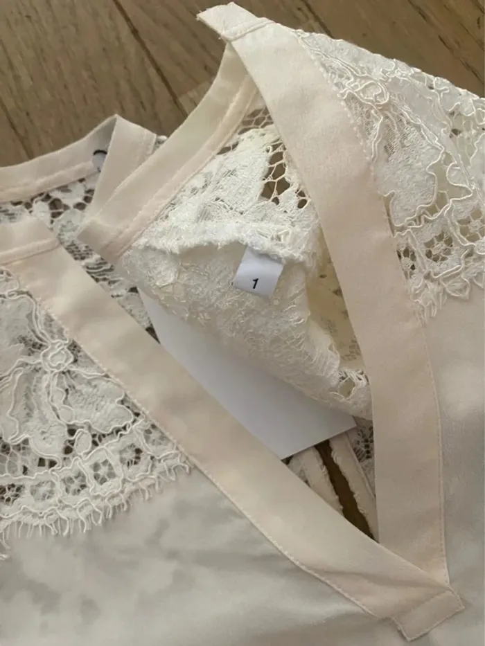 Blouse manches courtes blanche en dentelle et soie Sandro taille 1 - photo numéro 4