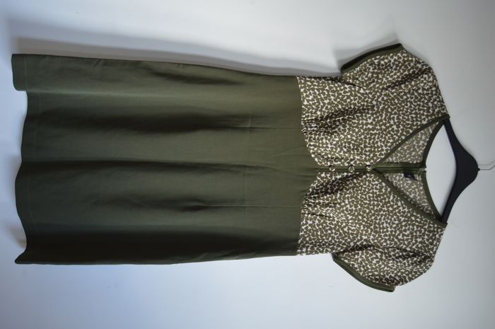 Robe K&K Fashion L – kaki & imprimé beige, coupe féminine