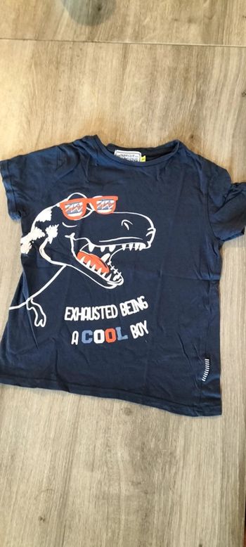 T-shirt dinausore