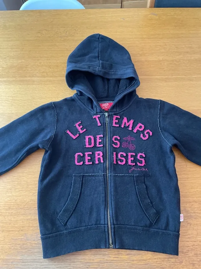 Sweat-shirt capuche zippe 6 ans