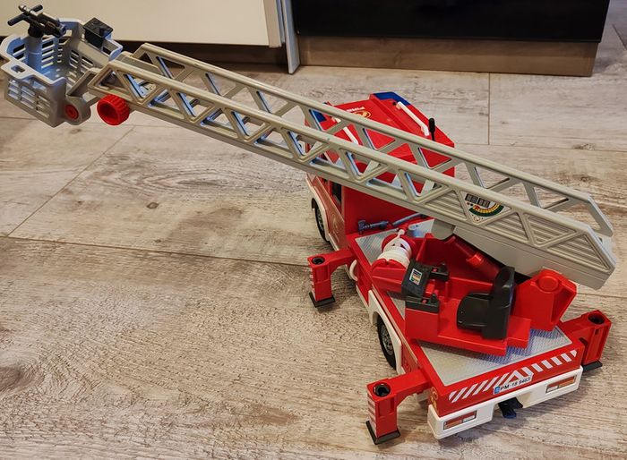 camion grande échelle pompier Playmobil - photo numéro 7