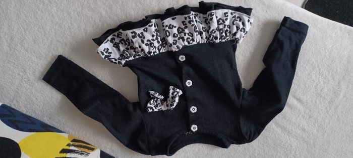 Très jolie petite veste bébé fille T 6 mois