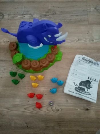 Jeu féroce rhinocéros