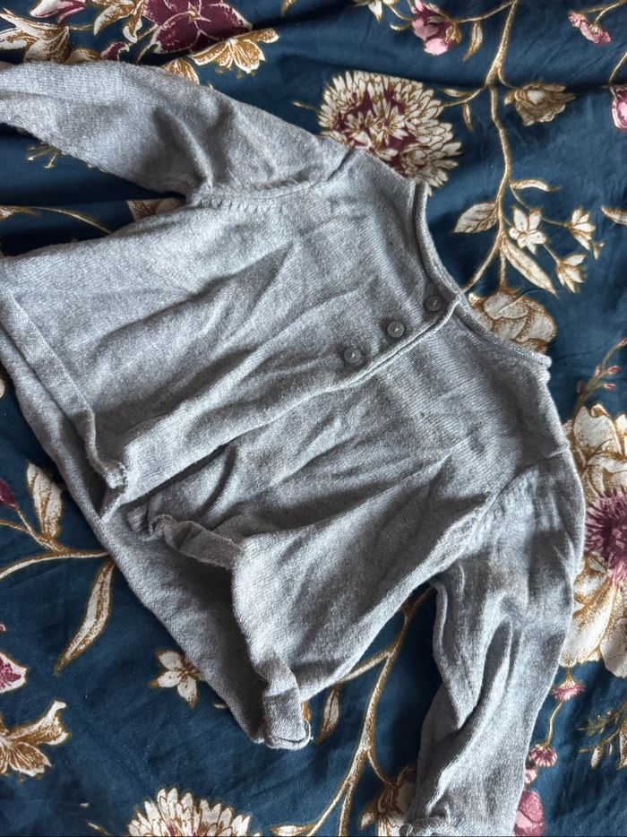 Lot de 5 vestes bébé – Taille 6 mois – Bon état – Multi-marque - photo numéro 2