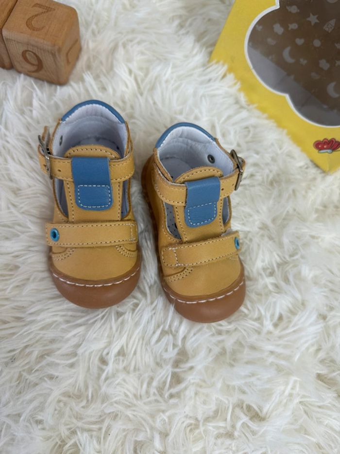 Paire de chaussures Bellamy taille 19 - photo numéro 3