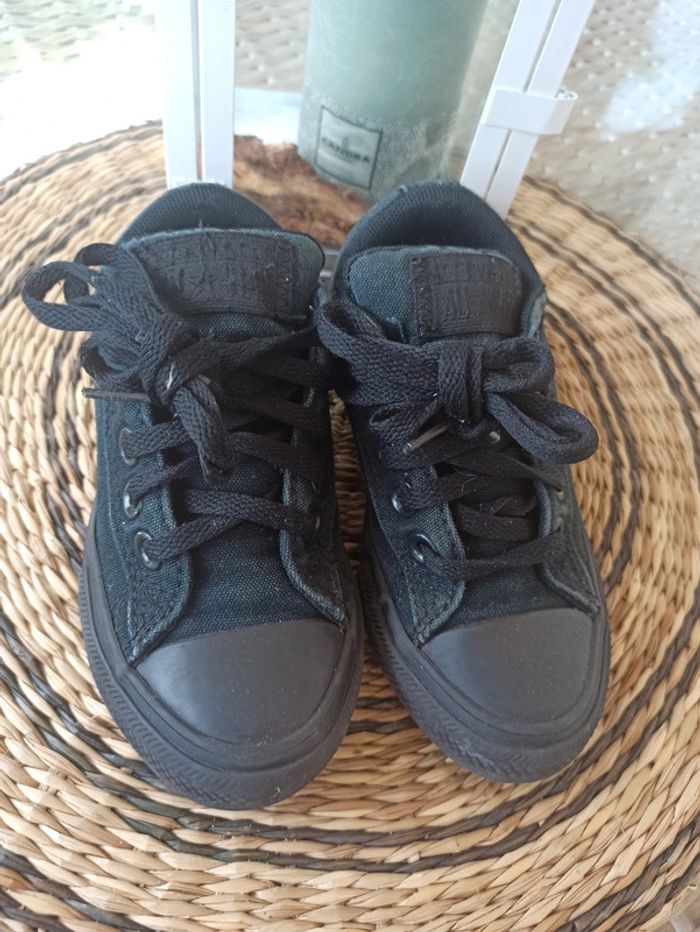 Converse noire