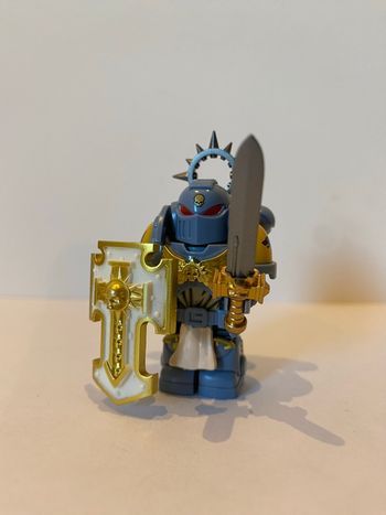 Figurine type Lego Warhammer. Warhammer
