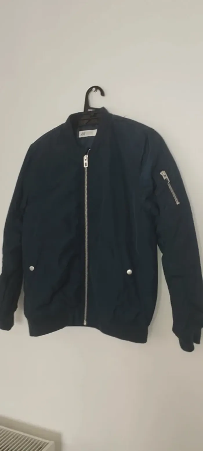 🌟 Bomber Garçon H&M - Style et Confort pour les 6-8 ans 🌟 - photo numéro 3