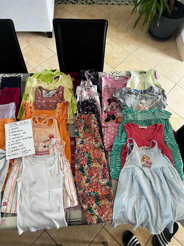 LOT DE VÊTEMENTS FILLE ÉTÉ 4 ANS - photo numéro 3