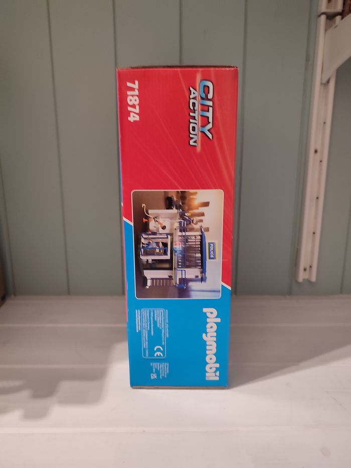 Playmobil 71874 Poste de police avec salle de recherche - photo numéro 5