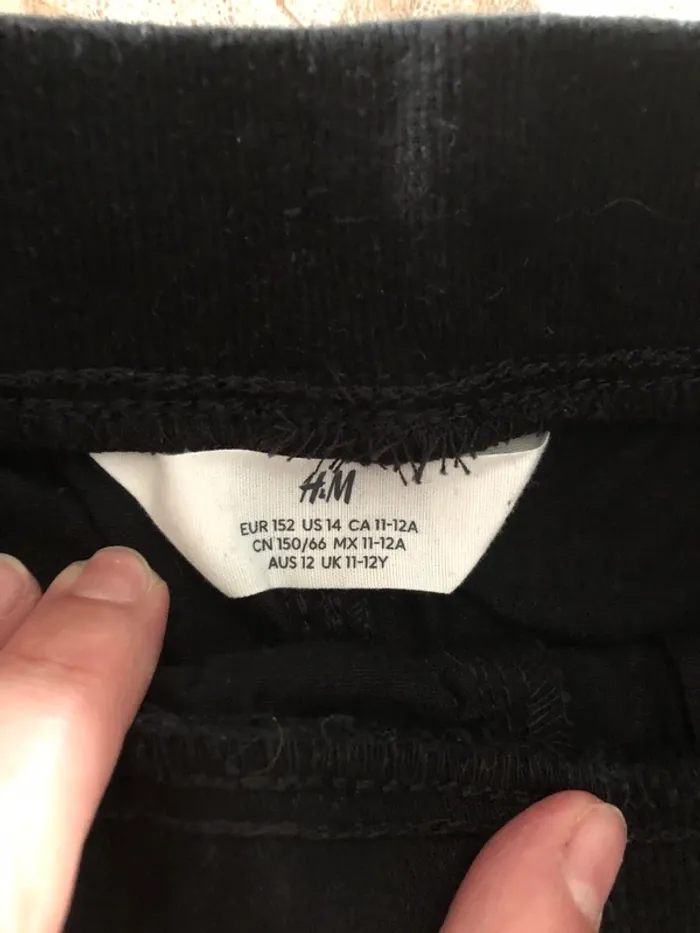 Jean cargo  noir H&M 11/12ans - photo numéro 2