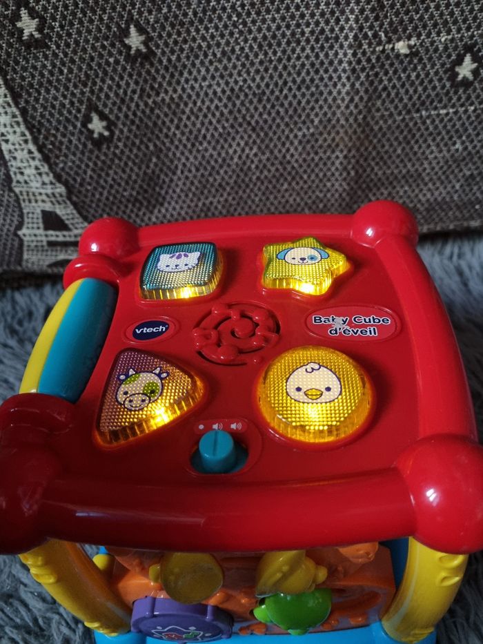Baby cube d'éveil Vtech 14 fonctions interactives 6mois à 3ans - photo numéro 2