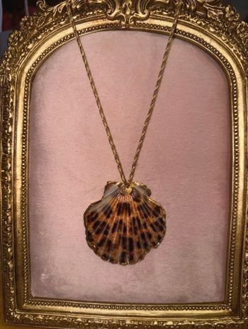 Collier avec coquillage