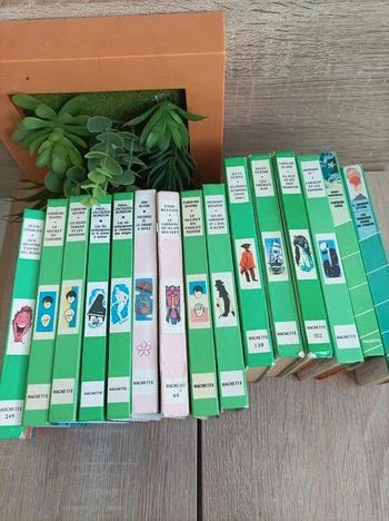 Lot de 15 Petits Livres Hachette