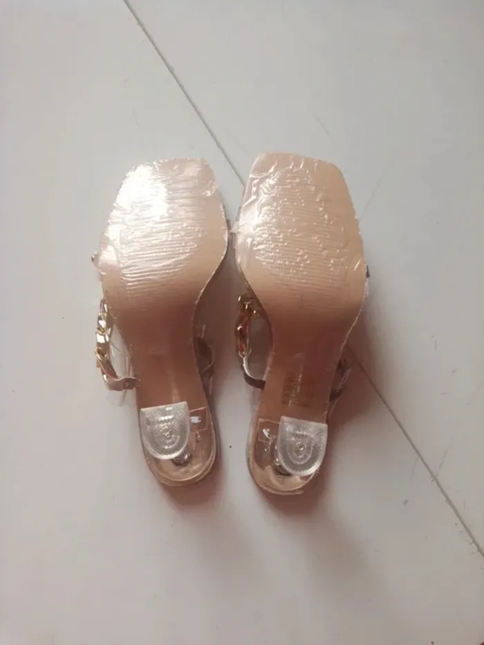 Mules transparentes à chaînes dorées à talons pyramidaux - photo numéro 3