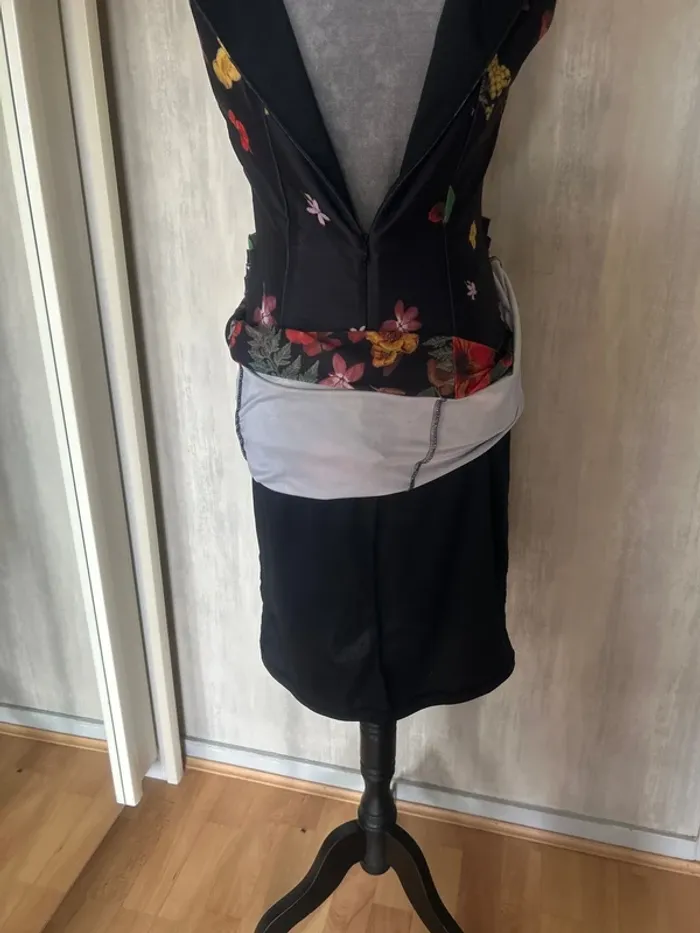 Robe noir fleuri - photo numéro 8