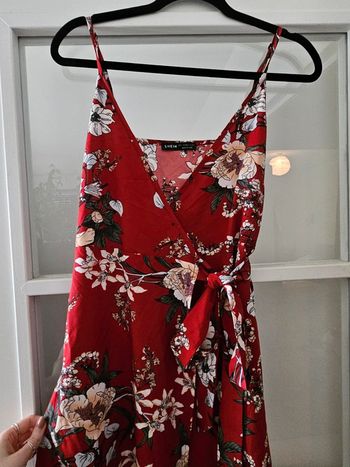 Robe portefeuille asymétrique fleurie Shein