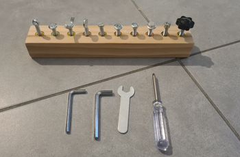 Jeu en bois visser/devisser