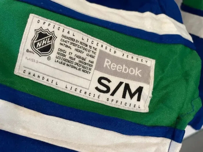 Reebok Youth NHL Vancouver Canucks Size Youth S/M - photo numéro 5