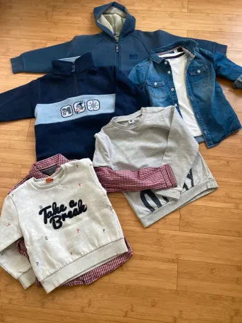 5 ans - Lot de 7 pièces de vêtements sans gros défauts majeurs