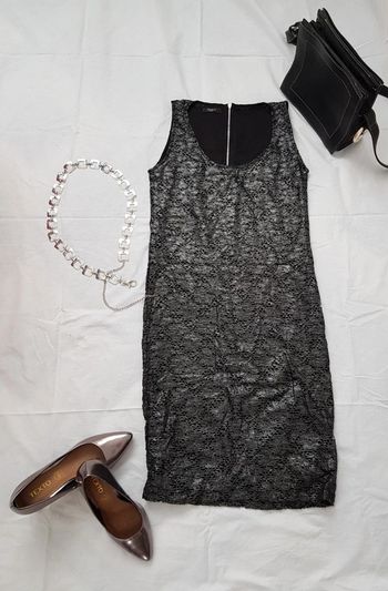 Robe moulante en dentelle métallisé