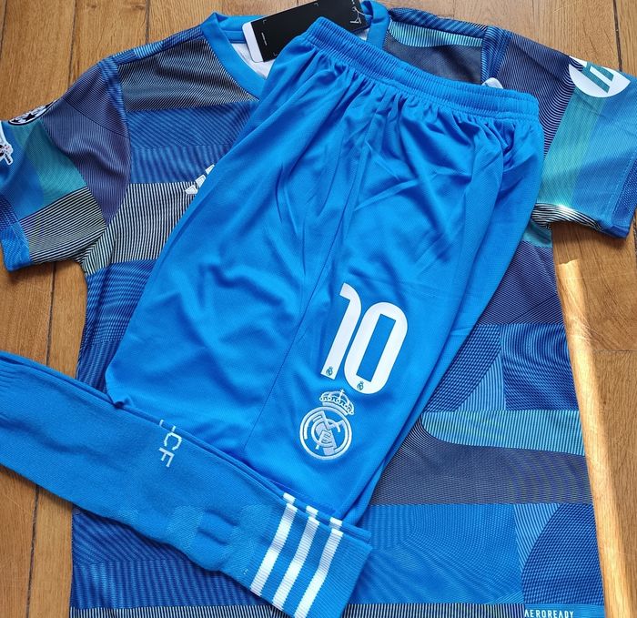 Beau kit Mbappe bleu taille 14 ans modèle 2026 entraînement - photo numéro 3