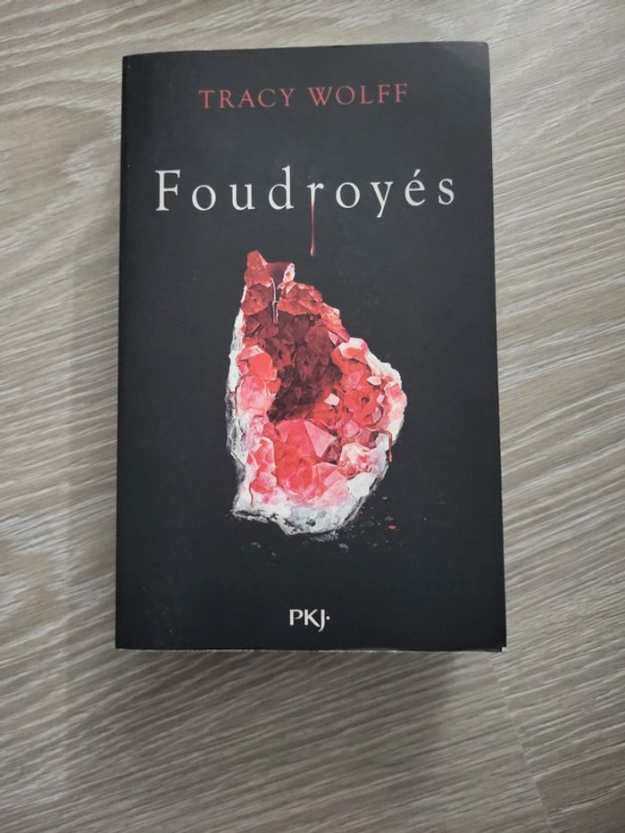 Livre - Foudroyés - tome 2 série Assoiffés