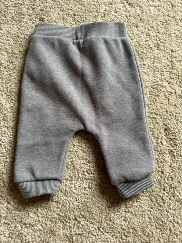 Jogging bébé taille six mois - photo numéro 2