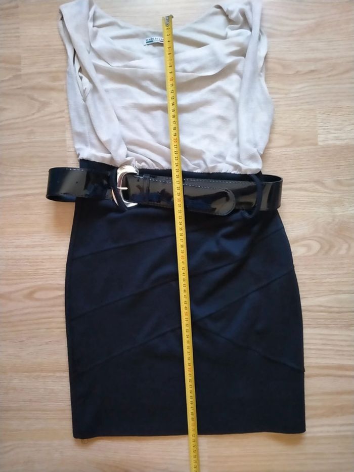 robe moulante. Noire et beige. Femme. 
Made in Italy. Taille 36 - photo numéro 15
