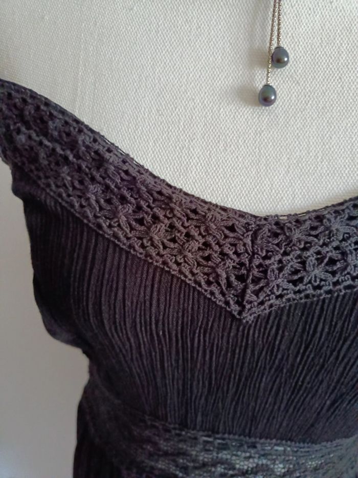 Joli robe noire tissus crêpe Neuve - photo numéro 2