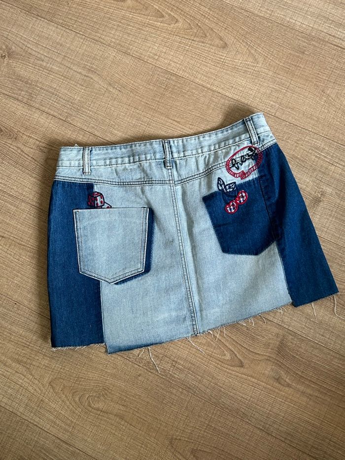 Jupe en jean neuve avec broderies Desigual taille 34 (taille très grand) - photo numéro 8