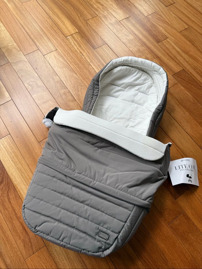 Chancelière lite cot cybex mios priam jamais utilisé soho grey