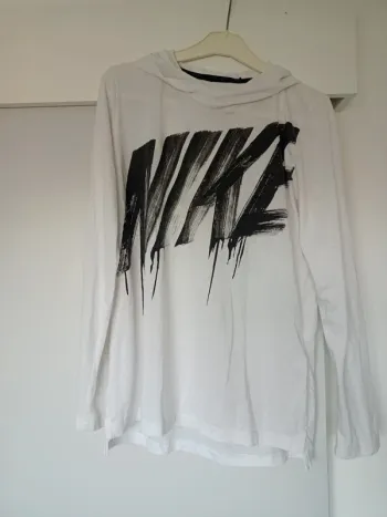 Tee shirt Nike avec capuche 13-15 ans