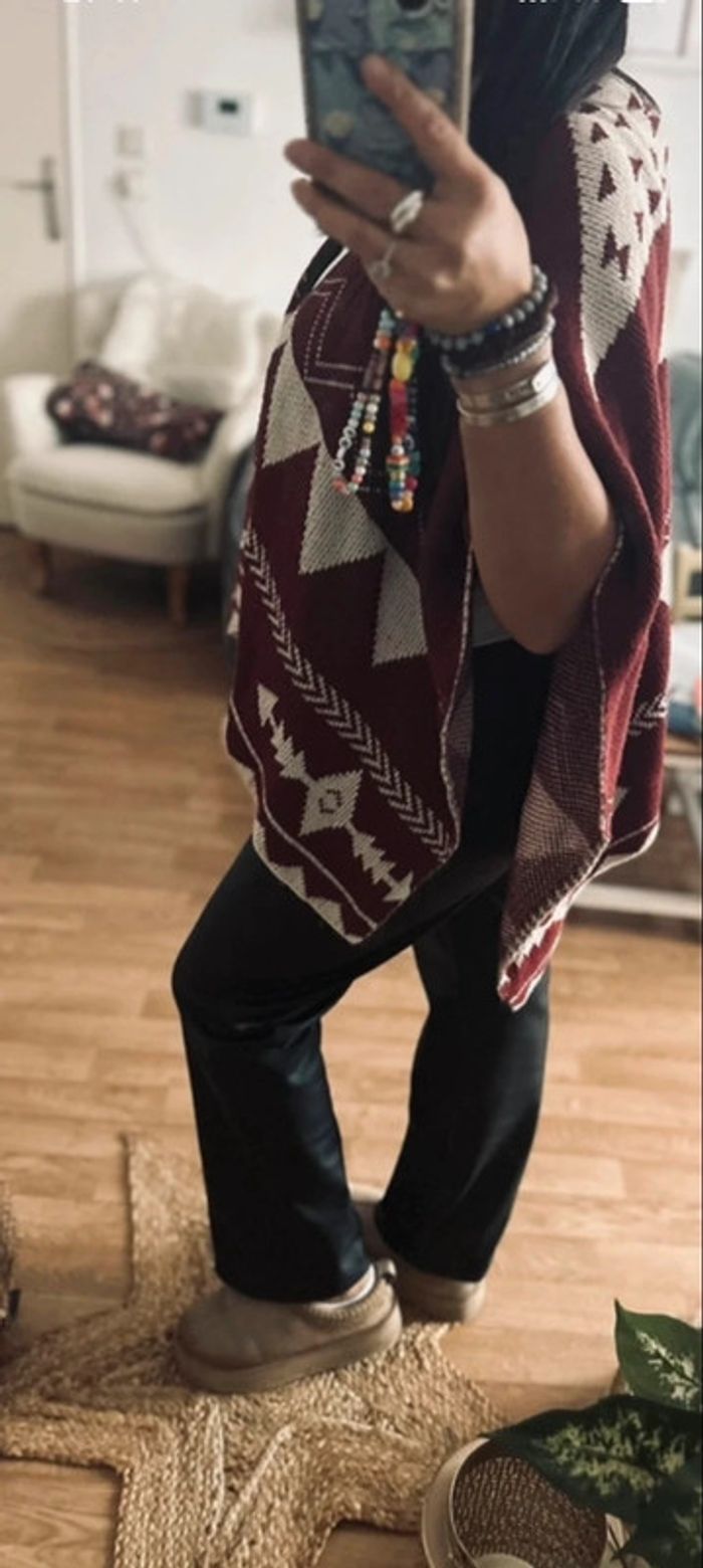 Jolie poncho couleur burgundy taille unique - photo numéro 3