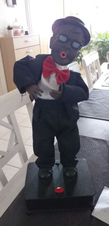 Personnage articulé danse avec musique