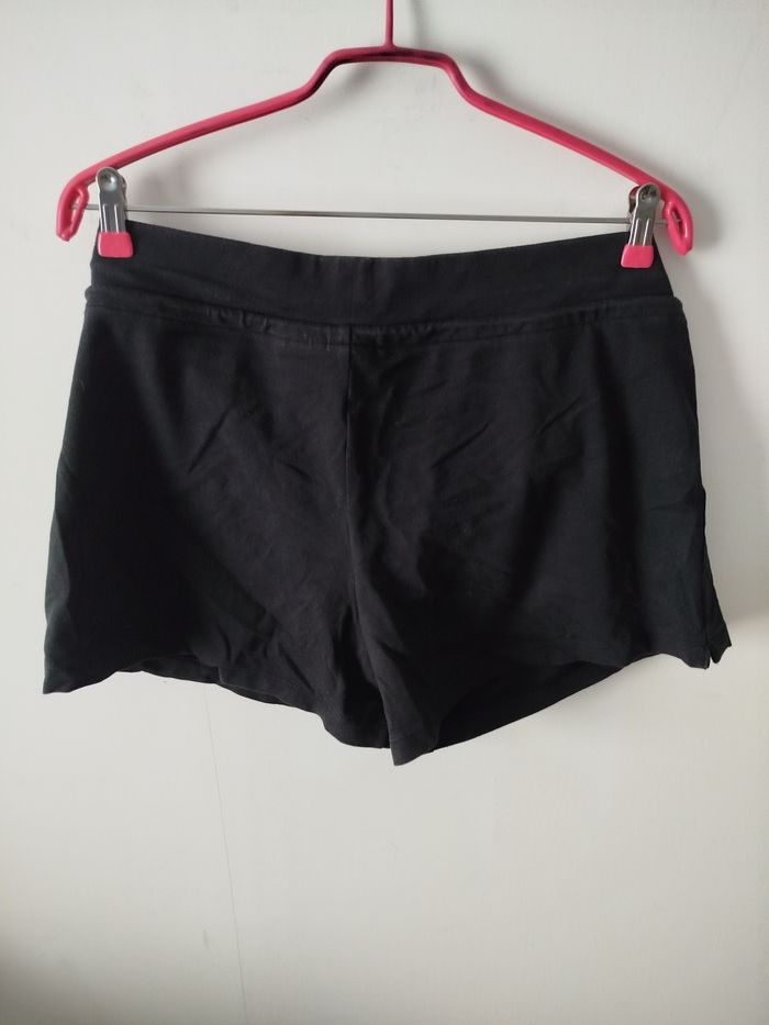 Short Nike  taille 44 - photo numéro 2