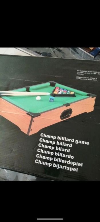 Mini-billard de table.