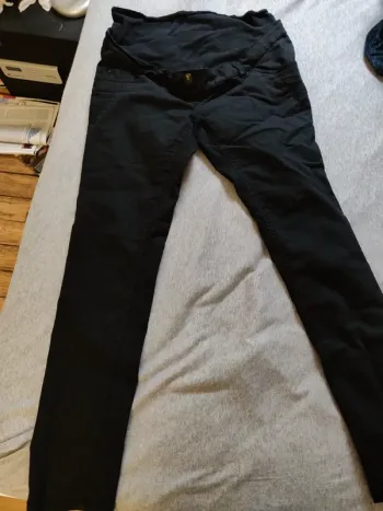 Pantalon grossesse noir.