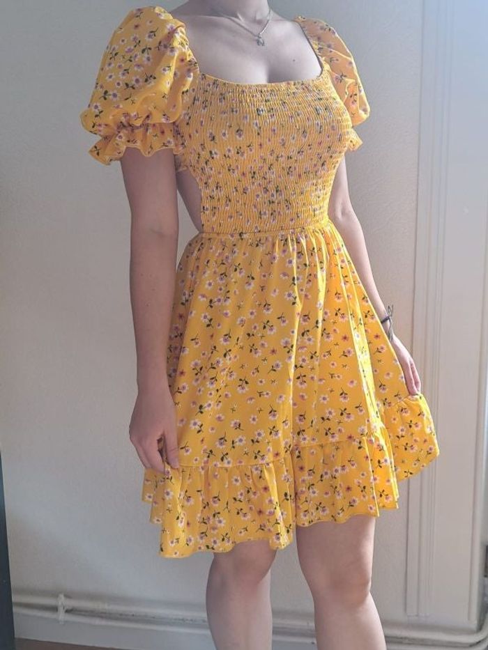 Robe a fleur jaune