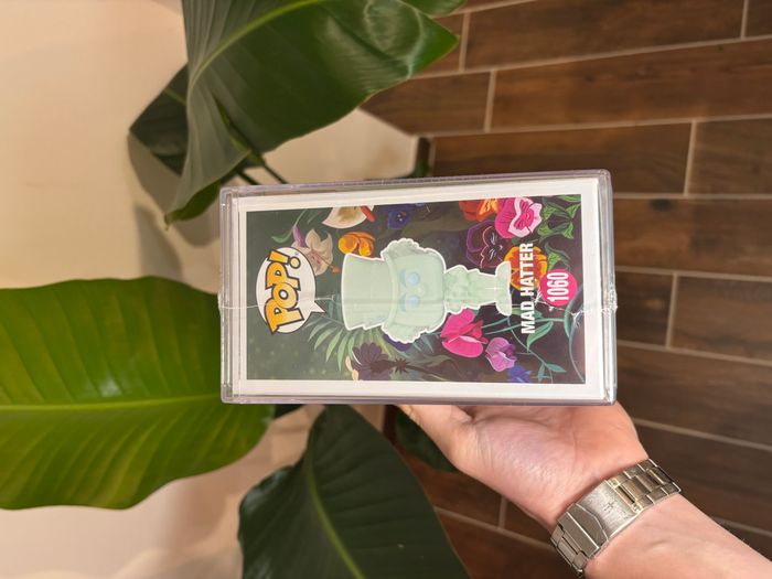 Figurine Pop! Mad Hatter (Glow) with Pop! Protector n°1060- Alice au Pays des Merveilles - photo numéro 5