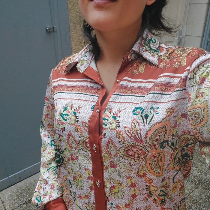 Jolie chemise satinée taille L - photo numéro 2