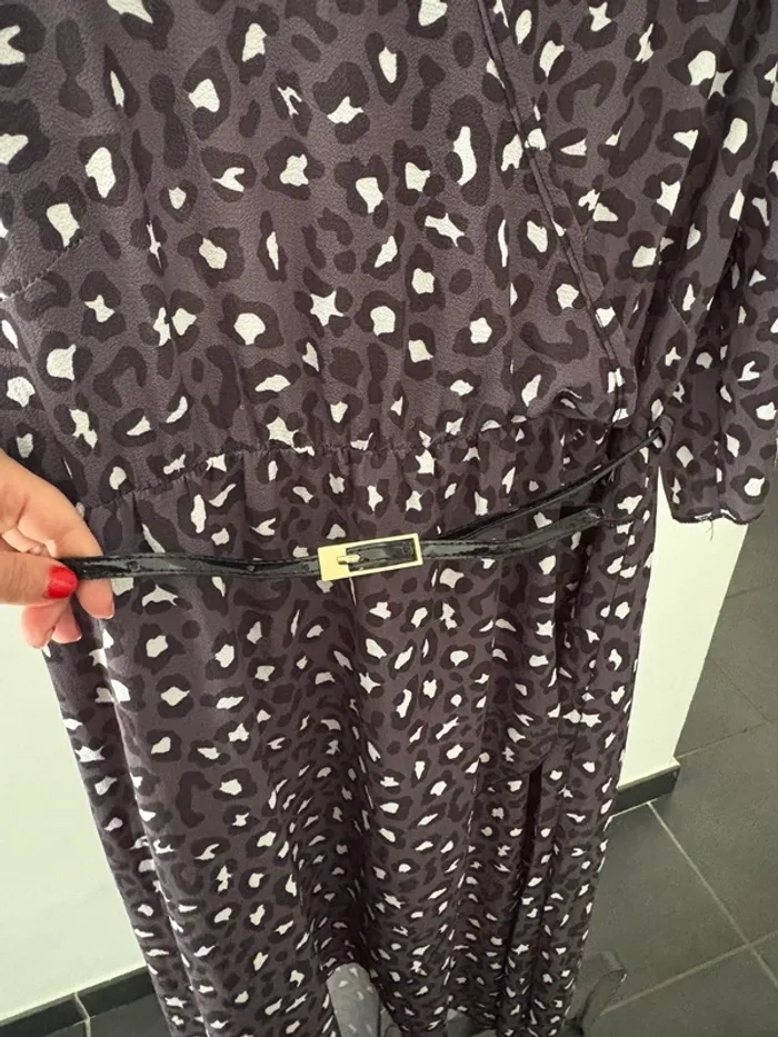 Robe léopard grise Taille 50 (ce qui correspond à une taille 22). - photo numéro 3