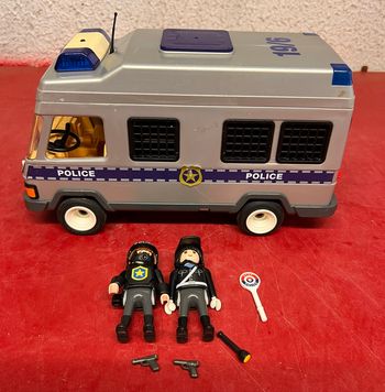 Fourgon de police playmobil