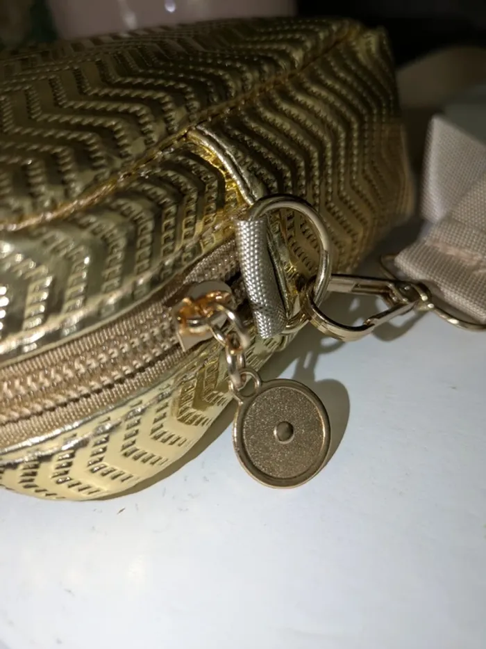 Petit sac à main bandoulière doré – couleur or – chic & tendance - photo numéro 7