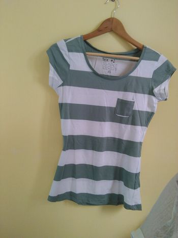 T shirt neuf taille xs