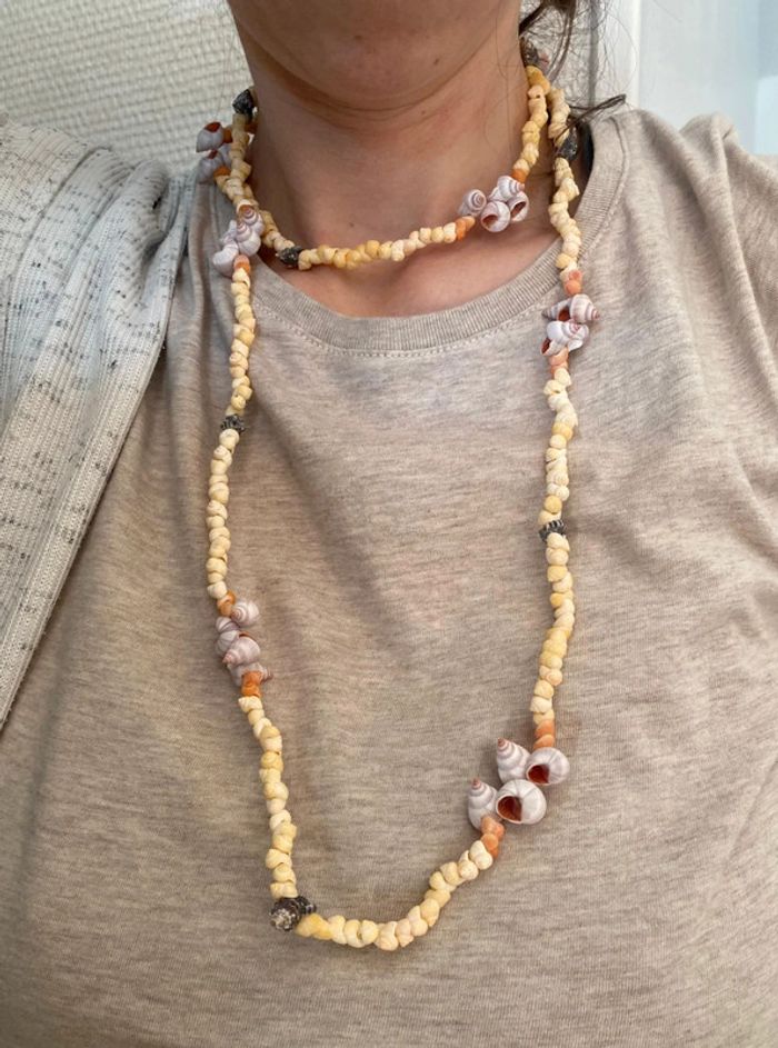 Long collier de coquillages - photo numéro 2