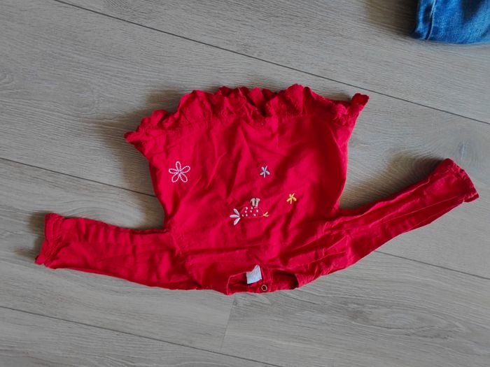 Ensemble Blouse rouge brodée & Jean 6 mois - photo numéro 5