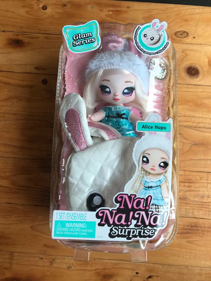 Na poupée Alice Hops  et sac