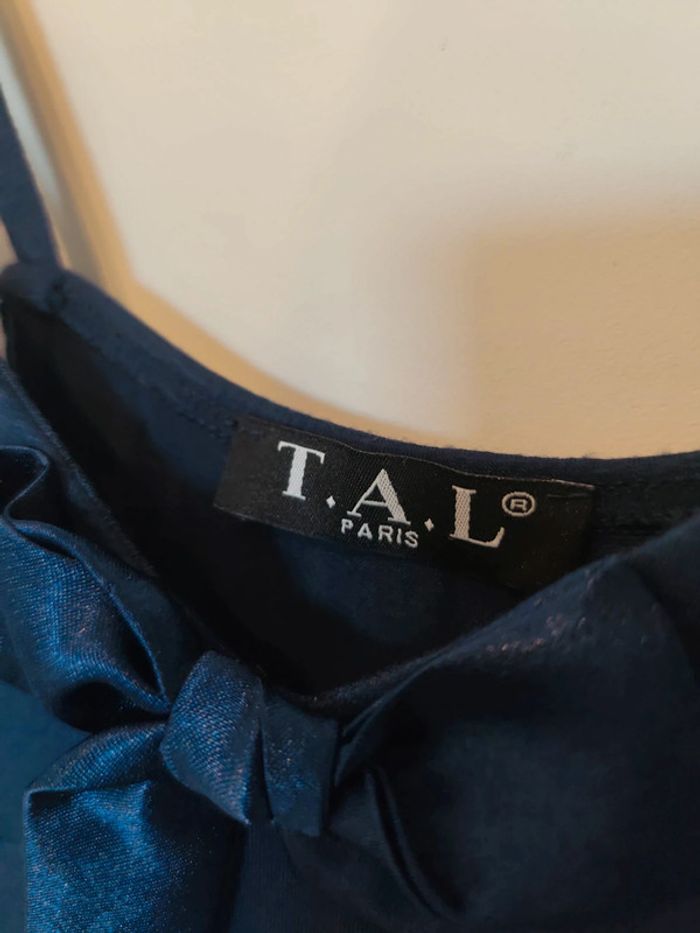Robe fluide bleue marine
Taille 38
Neuve jamais portée avec nœud sur le devant - photo numéro 4